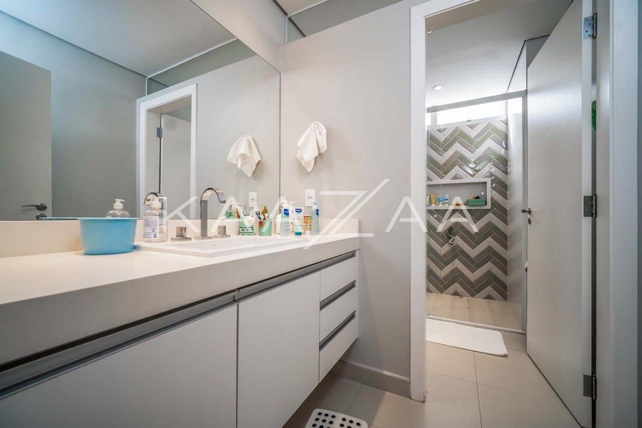 Um apartamento belíssimo no Itaim Bibi: reformado, com excelente infra-estrutura e acabamentos. - Foto 16