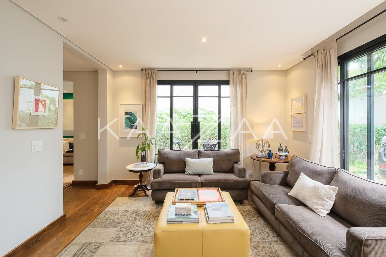 Casa perfeita para uma família, com planta muito bem distribuída. No sossego do Jardim Paulistano. - Foto 1
