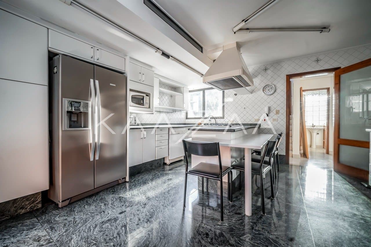 Casa muito ampla e ensolarada, em condominio de rua fechada com muita segurança na Cidade Jardim. - Foto 9